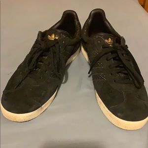 Adidas gazelle tennis shoes/sneakers black gold